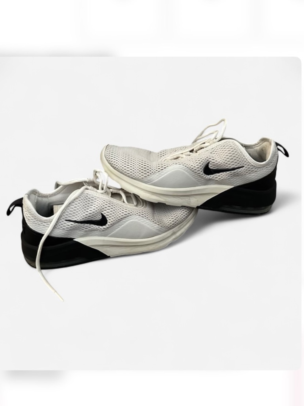 Nike Air Max Motion 2. Women’s size 9.5